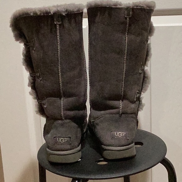 UGG Bailey Button Triplet II Boots - Size 8 - Picture 4 of 12